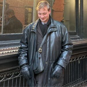 Men’s leather overcoat thrifted in Köln, Germany 🇩🇪